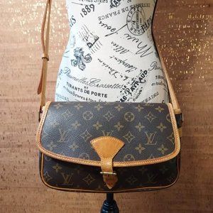AUTHENTIC Louis Vuitton Monogram Sologne
